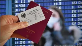  ??  ?? The EU is pushing ahead with work on a single COVID-19 vaccinatio­n passport