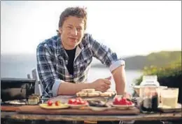  ??  ?? Jamie Oliver es muy popular por sus programas de televisión