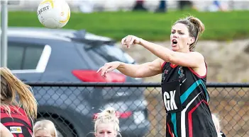  ?? ?? Cara Gavin showed experience in defence for Warragul in B grade against Bairnsdale. Warragul lost a great game, 35-36.