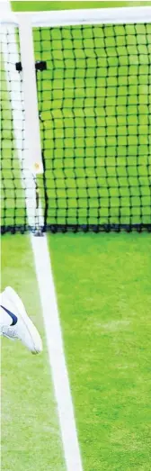  ?? EFE ?? Carlos Alcaraz se estira para volear en su partido contra el alemán Oscar Otte