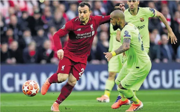  ?? EPA ?? Xherdan Shaqiri stand bei Liverpool wegen verletzung­sbedingten Absenzen in der Startelf und schlug die Flanke zum zwischenze­itlichen 3:0 durch Georginio Wijnaldum.