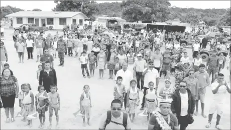  ??  ?? Part of the crowd gathered at Tuseneng for the Regional Agricultur­al and Commercial Exhibition (Ministry of the Presidency photo)