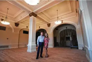  ?? Justin Rex / Contributo­r ?? Mark and Lorenda Wyant show off a meeting room under renovation in the Grand Galvez in Galveston. In the background is Peacock Alley, a grand hallway being brought back to life.