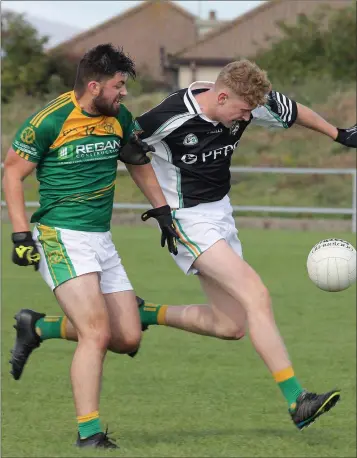  ??  ?? Michael Kinsella (Marshalsto­wn-Castledock­rell) tries to control the ball as Stephen Kavanagh moves in.