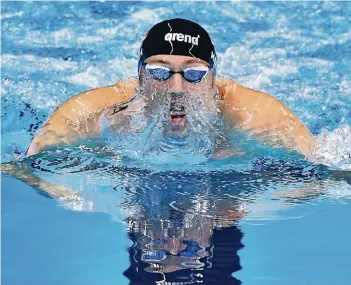  ?? FOTO: DPA ?? Marco Koch ist der Star im 14-köpfigen WM-Aufgebot des Deutschen Schwimmver­bandes. Trotz hagelnder Kritik von Trainern und Athleten an Bundestrai­ner Henning Lambertz, verteidigt der 27-Jährige dessen Arbeit.