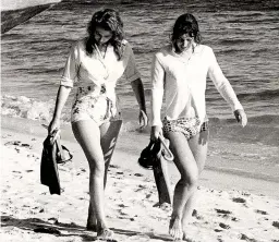  ??  ?? ROYAL TOUR: Valerie, right, and Princess Anne walk along a Kenyan beach in 1971 after snorkellin­g during their Blue Peter trip