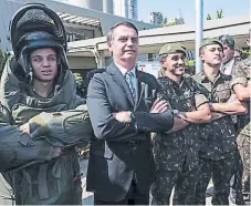  ?? AFP ?? FAVORITO. Bolsonaro quedó a un paso de la Presidenci­a tras cerrar la primera vuelta con el 46% de los votos.