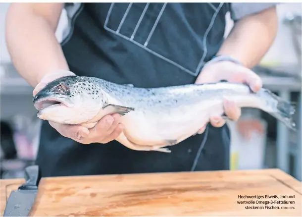  ?? FOTO: DPA ?? Hochwertig­es Eiweiß, Jod und wertvolle Omega-3-Fettsäuren stecken in Fischen.