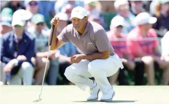  ?? ANDREW REDINGTON/GETTY IMAGES ?? Tiger Woods made the cut at the Masters for a record 24th consecutiv­e time.