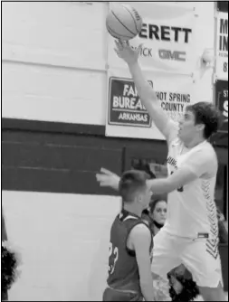  ?? Photo by Gerren Smith ?? Warriors’ big man Tanner Furr (30) soars to the basket down the lane against the Woodlawn Bears defense.