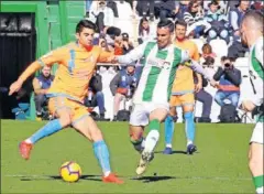  ??  ?? ASEDIO. El Majadahond­a tuvo ocasiones para llevarse el partido.