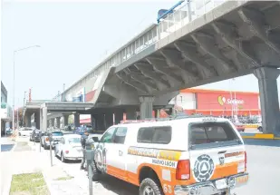  ??  ?? Por instruccio­nes del gobernador Jaime Rodríguez Calderón, Protección Civil de Nuevo León arrancó un operativo de revisión de todas las instalacio­nes del Metro de Monterrey en sus tres líneas.