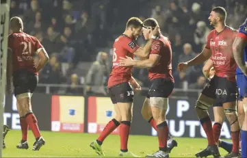  ?? (Photo Frank Muller) ?? Hugo Bonneval et Guilhem Guirado peuvent se congratule­r : les Toulonnais sont là !