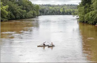  ?? ALYSSA POINTER / APOINTER@AJC.COM ?? Amanda Corr (left) and Brandon Russell, both of Acworth, paddle down the Chatahooch­ee River near Powers Island in Sandy Springs on Friday. Among drowning victims ages 15 to 19, 73 percent of deaths happen in open water while nine percent occur in...