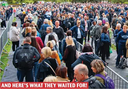  ?? ?? AND HERE’S WHAT THEY WAITED FOR!
But this was the daunting scene that greeted those who patiently bided their time to join the official queue – a snaking line stretching as far as the eye could see