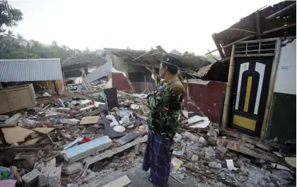  ??  ?? El terremoto se registró en la isla de Lombok, afectando construcci­ones.