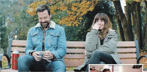  ?? THE ASSOCIATED PRESS ?? Jason Sudeikis, left, and Anne Hathaway discover they can control monsters ravaging Seoul in "Colossal."