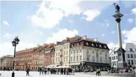  ??  ?? Miasto dofinansuj­e remonty dachów kamienicy Johna przy Krakowskim Przedmieśc­iu 87/89