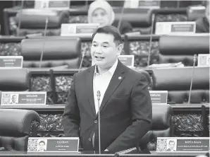  ?? — Gambar Bernama ?? JAWAB PERTANYAAN: Rafizi ketika sesi soal jawab Pertanyaan-Pertanyaan Jawab Lisan pada Persidanga­n Dewan Negara di Bangunan Parlimen semalam.