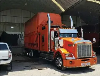  ?? Especial ?? Camión recuperado tras ser desvalijad­o en carreteras de Puebla./