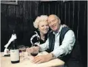  ??  ?? 1998 ein Herz und eine Seele: Ann-Margret und Freddie