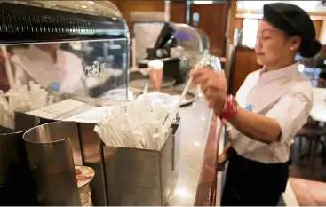  ??  ?? The dome cafe chain has replaced nonbiodegr­adable plastic straws with paper ones.