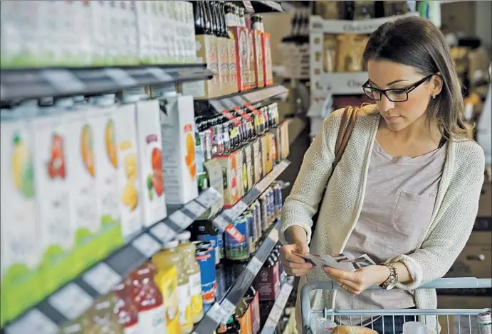  ?? HERO IMAGES / GETTY ?? Los productore­s de alimentos no están obligados a detallar en las etiquetas el contenido de fósforo y de otros compuestos que se usan como aditivos y conservant­es