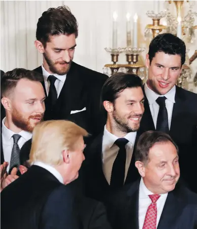  ?? PABLO MARTINEZ MONSIVAIS / THE ASSOCIATED PRESS ?? Team captain Sidney Crosby, top right, and the rest of the Pittsburgh Penguins met U.S. President Donald Trump at the White House in Washington, D.C., on Tuesday.