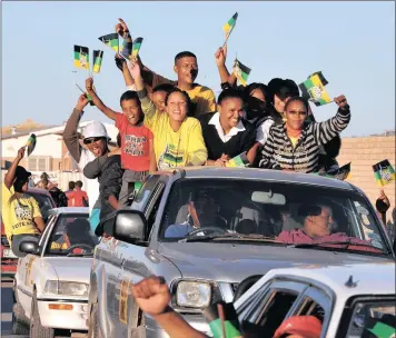  ??  ?? CAMPAIGN TRAIL: An ANC motorcade was their last electionee­ring activity in Beaufort West in the run-up to the local government elections.