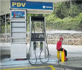  ?? BLOOMBERG ?? Caída. Una estación de PDVSA en Caracas, vacía de clientes.
