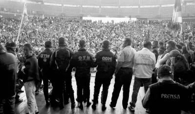  ?? AP ?? Police officers detained by anti-government protesters are presented on a stage at the Casa de Cultura in Quito, Ecuador, yesterday.