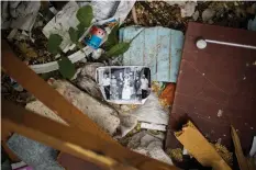  ?? (AP Photo/ Francisco Seco) ?? A wedding photograph lies among rubble from a Russian strike earlier in the war in Kramatorsk, eastern Ukraine, Saturday, May 21, 2022.