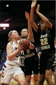  ?? KIRK NEIDERMYER - FOR DIGITAL FIRST MEDIA ?? Governor Mifflin’s Kayla Hartman drives to the hoop during the BCIAA Girls Basketball Championsh­ip at Santander Arena in Reading on Wednesday, February 14, 2018.