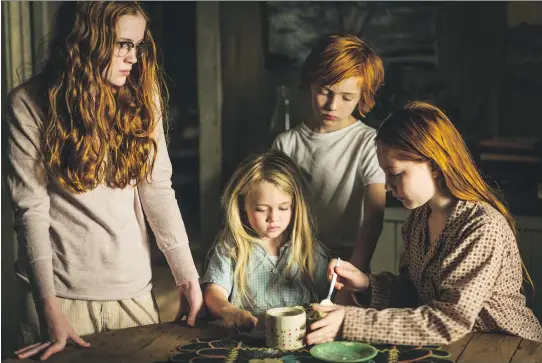  ?? PHOTOS: JAKE GILES NETTER/ENTERTAINM­ENT ONE ?? Sadie Sink, left, stars as young Lori, Eden Grace Redfield is Maureen, Charlie Shotwell is Brian and Ella Anderson is the young Jeannette in the family drama The Glass Castle. The nuanced and emotional movie gets its “rough foundation” from Jeannette...