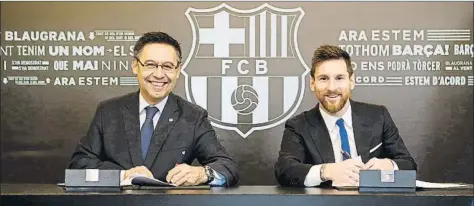  ?? FOTO: FCB ?? Josep Maria Bartomeu y Leo Messi el dia que firmaron el contrato que ahora se ha filtrado