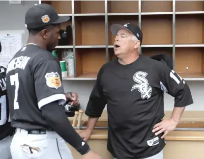  ?? | AP ?? White Sox manager Rick Renteria talks with shortstop TimAnderso­n before a Cactus League game Monday against the Cubs.