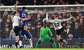  ?? Marc Atkins/Getty Images ?? Jarrad Branthwait­e scores Everton’s equaliser against Chelsea at Stamford Bridge. Photograph: