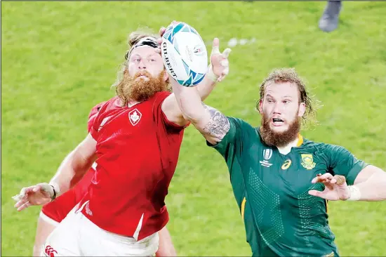  ??  ?? Canada’s Evan Olmstead, (left), and South Africa’s RG Snyman compete for lineout ball during the Rugby World Cup Pool B game at Kobe Misaki Stadium between South Africa and Canada
in Kobe, Japan on Oct 8. (AP)