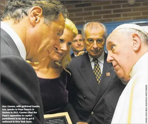  ??  ?? Gov. Cuomo, with girlfriend Sandra Lee, speaks to Pope Francis in Harlem in 2015. Cuomo cited the Pope’s opposition to capital punishment in his bid to get it outlawed in New York State.