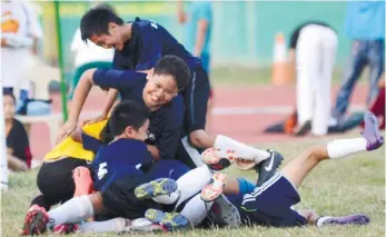  ?? (SUN.STAR FOTO/ALLAN CUIZON) ?? OVERJOYED. Members of the St. Thomas School of Danao City celebrate after their win over Sacred Heart School-Hijas in the Milo Little Olympics.