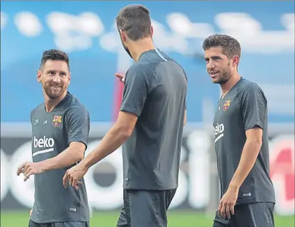  ?? FOTO: AP ?? Sergi Roberto, con Messi y Piqué El canterano ha cubierto el puesto de lateral derecho estas últimas temporadas