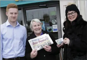  ??  ?? €20 winner Ann Fortune with Darren Burke from Centra in Kilcoole and Niamh Howlin of the Bray People.