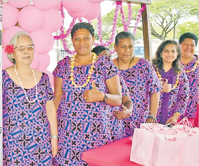  ?? Picture: JONACANI LALAKOBAU ?? Members of the Suva Cancer Survivors get together at the Kanalevu Bure in Laucala Bay, Suva last year.