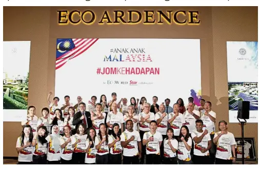  ??  ?? Proud to be Malaysian: (Second row, starting sixth from left) Wong, Lee and Liew showing off their T-shirts and wristbands along with the campaign team from Eco World Developmen­t Group Bhd and Star Media Group, celebritie­s and influencer­s during the...