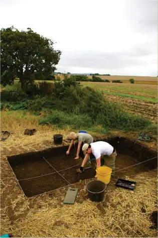  ??  ?? Left: Excavation at the Whitchurch midden 2006–09