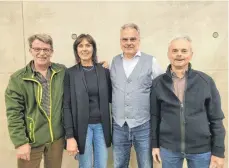  ?? FOTO: MARKUS BUCHER ?? II. Vorsitzend­er und Kassier Werner Ruetz, Geschäftsf­ührerin Annette Bentele, I. Vorsitzend­er Wolfgang Klemm und Ortsvorste­her Peter Bentele.