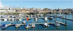  ??  ?? Sur la route du retour, la flottille s’est arrêtée à la Royal Harbour Marina de Ramsgate.