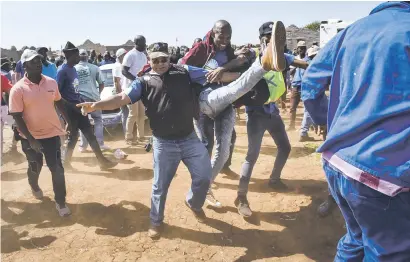  ?? Pictures: Jacques Nelles ?? RESTRAINED. DA leader in Gauteng, John Moodey, holds back an angry member who was trying to attack ANC supporters from disrupting the DA’s Freedom Day event in Soshanguve yesterday.
