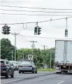  ?? H John Voorhees III/Hearst Connecticu­t Media file photo ?? Traffic lights at Larson Road and Route 7 in New Milford, looking south on Route 7 on June 28.