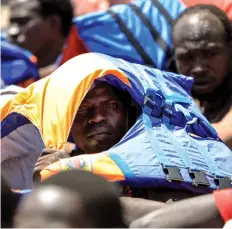  ??  ?? MAHMUD TURKIA| AFP Traficante­s de migrantes cometem barbaridad­e no Iémen